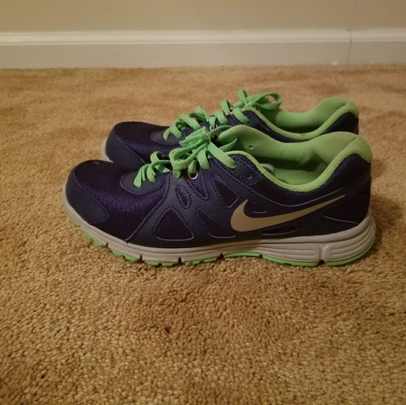 Nike Running Shoe - Picture 2 of 2